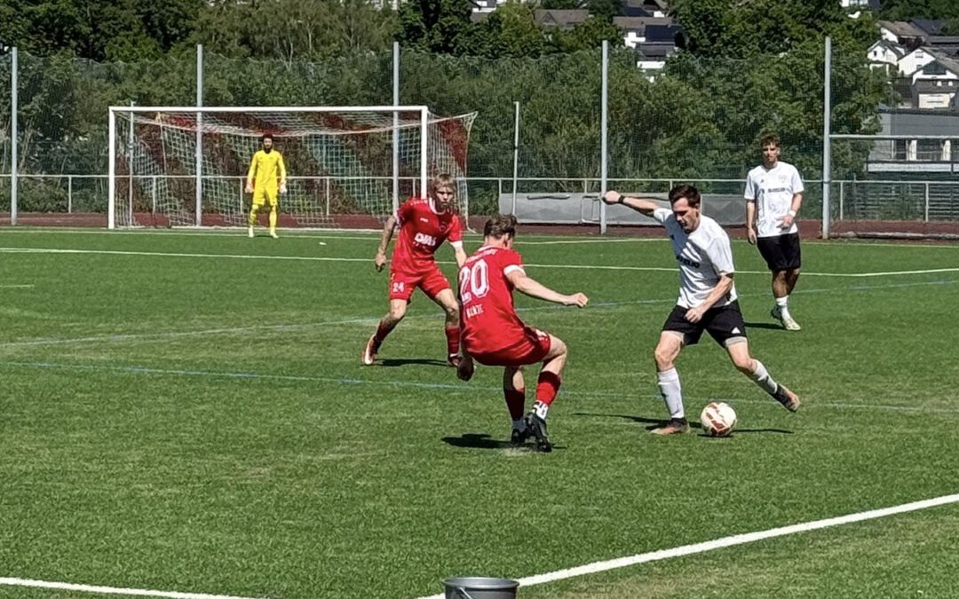 Siegesserie geht weiter – auch FC Finnentrop kann ERSTE nicht stoppen